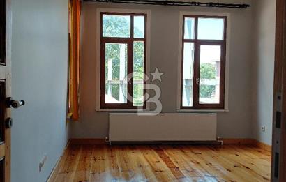 Fatih Cibalide Tarihi Binada 2 Ayrı Kiralık Daire