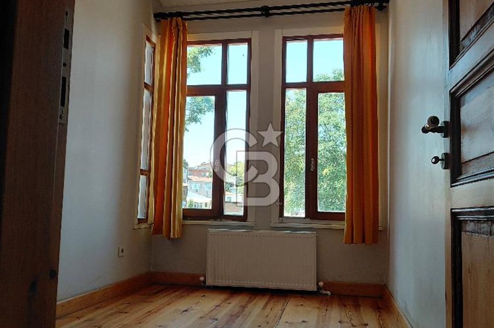 Fatih Cibalide Tarihi Binada 2 Ayrı Kiralık Daire