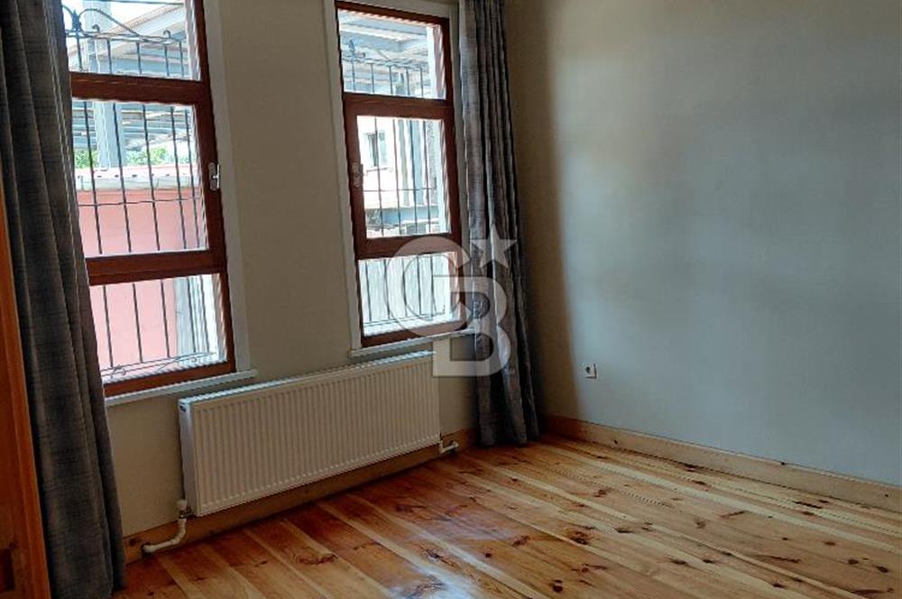 Fatih Cibalide Tarihi Binada 2 Ayrı Kiralık Daire