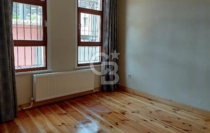 Fatih Cibalide Tarihi Binada 2 Ayrı Kiralık Daire