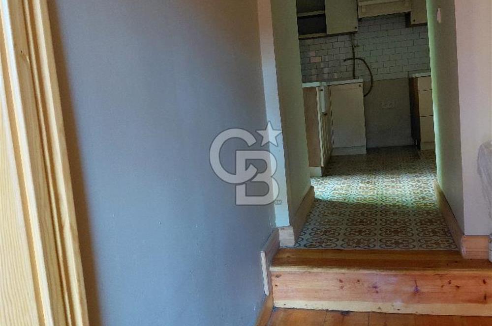 Fatih Cibalide Tarihi Binada 2 Ayrı Kiralık Daire