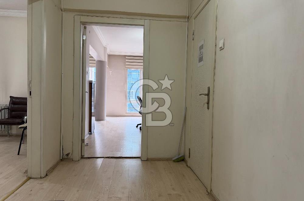 MALTEPE GMK BULVARI KOÇ YURDU YANINDA ASANSÖRLÜ KİRALIK 3+1 OFİS
