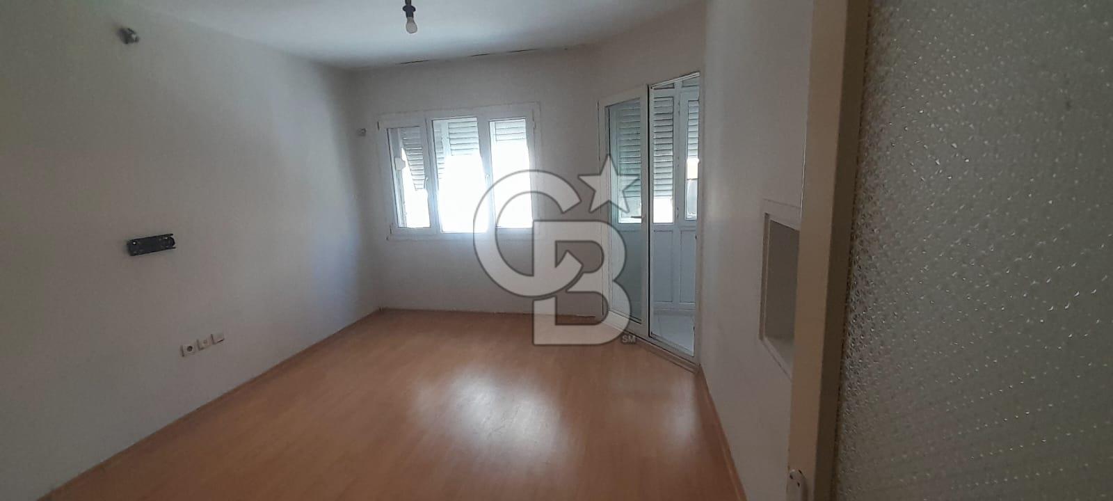 KARŞIYAKA MERKEZDE BAKIMLI 2+1 ZEMİN ÜSTÜ 1.KAT DAİRE