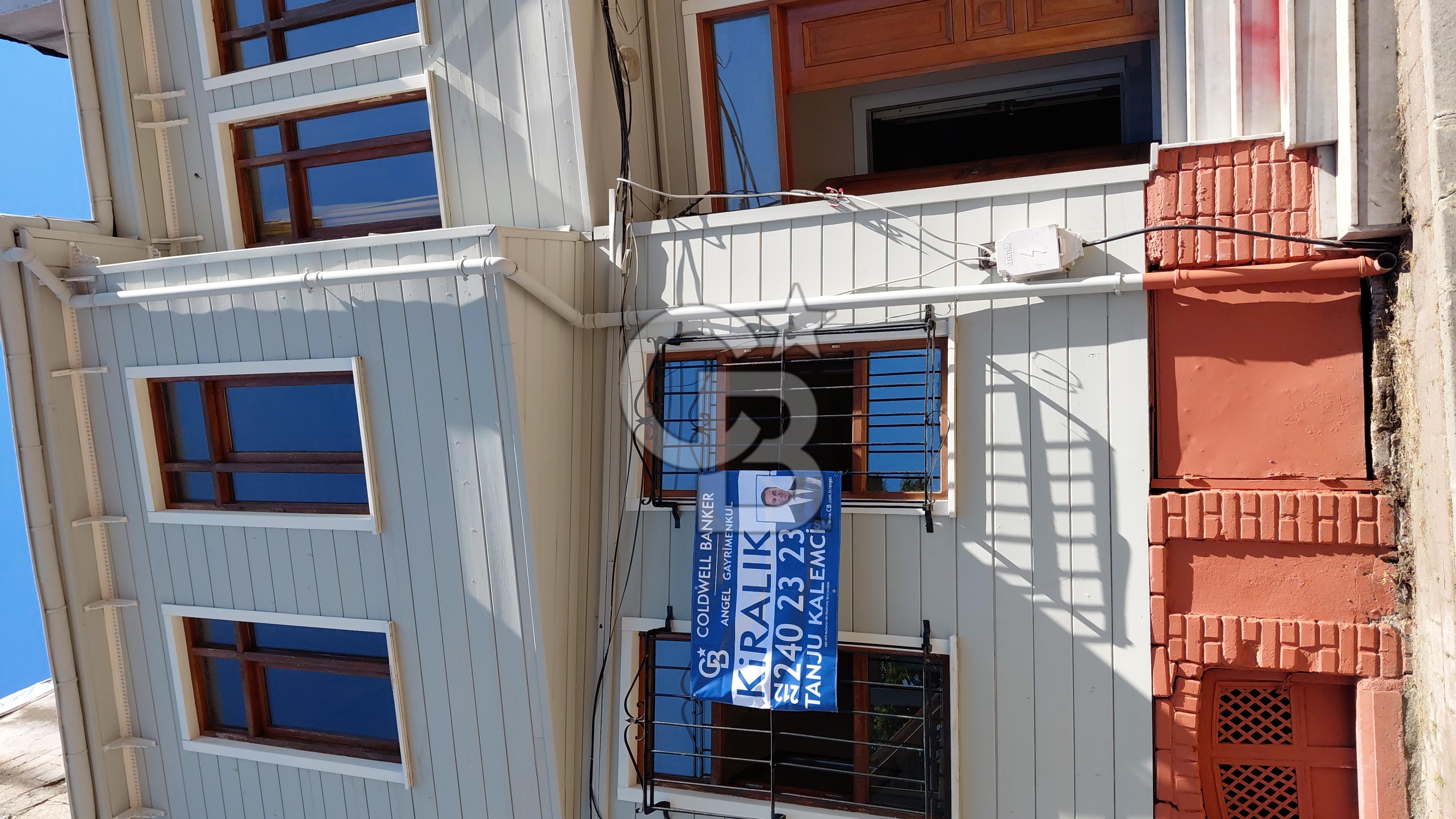 Fatih Cibalide Tarihi Binada Kiralık 1+1 Daire