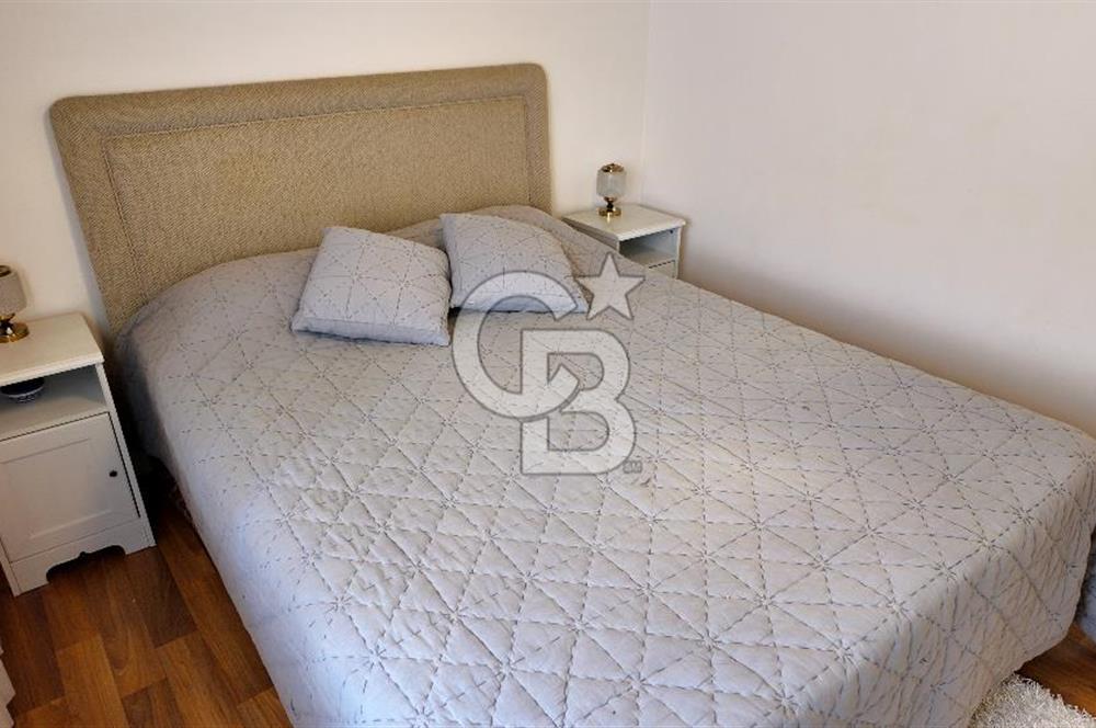 ÇEŞME ÇİFTLİKKÖY DENİZ MANZARALI DENİZE 100 METRE SATILIK VİLLA