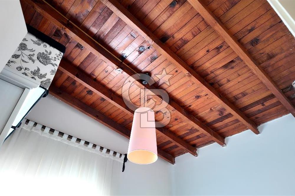 ÇEŞME ÇİFTLİKKÖY DENİZ MANZARALI DENİZE 100 METRE SATILIK VİLLA