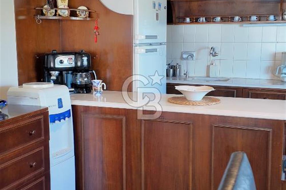 ÇEŞME ÇİFTLİKKÖY DENİZ MANZARALI DENİZE 100 METRE SATILIK VİLLA