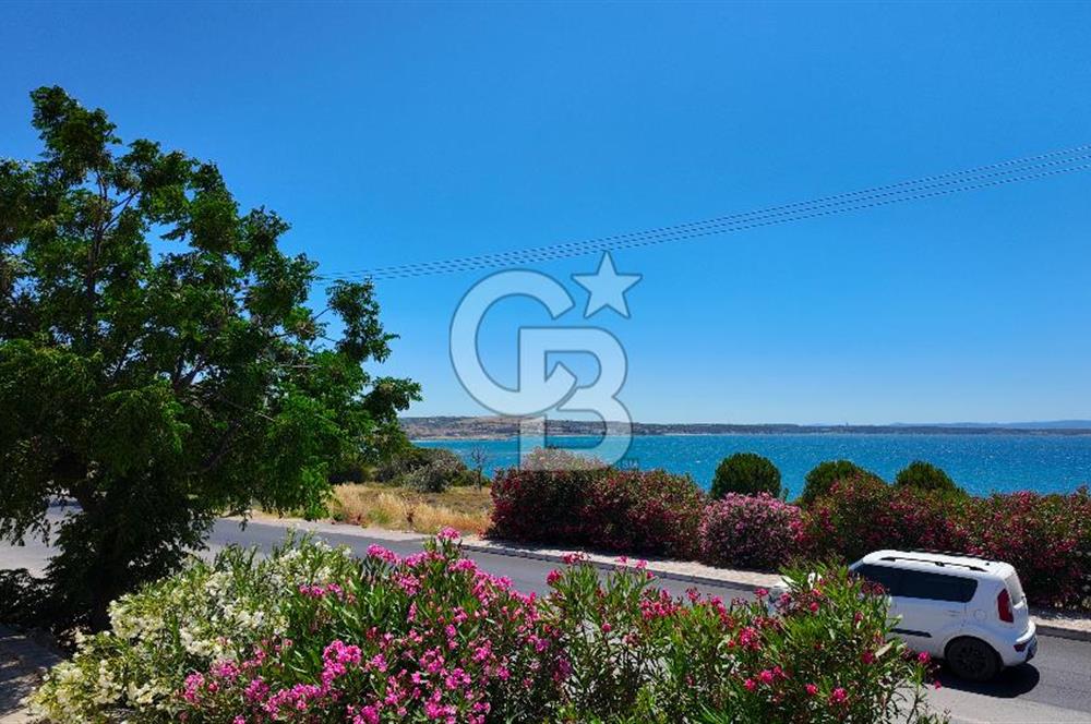 ÇEŞME ÇİFTLİKKÖY DENİZ MANZARALI DENİZE 100 METRE SATILIK VİLLA
