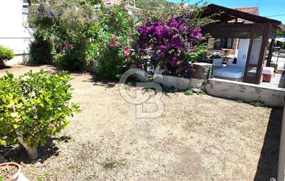 ÇEŞME ÇİFTLİKKÖY DENİZ MANZARALI DENİZE 100 METRE SATILIK VİLLA