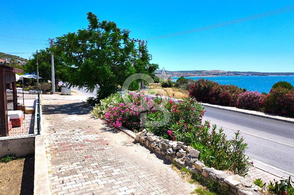 ÇEŞME ÇİFTLİKKÖY DENİZ MANZARALI DENİZE 100 METRE SATILIK VİLLA