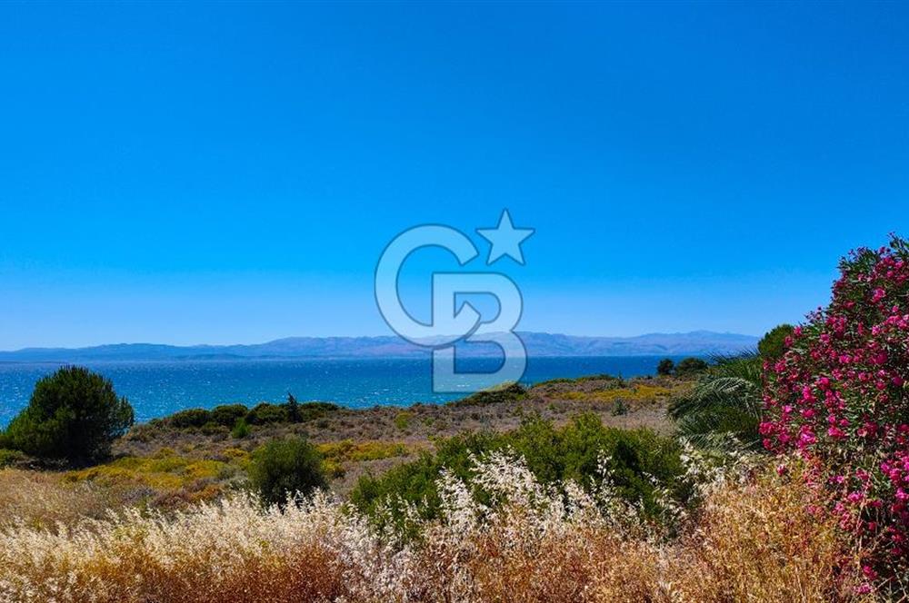 ÇEŞME ÇİFTLİKKÖY DENİZ MANZARALI DENİZE 100 METRE SATILIK VİLLA