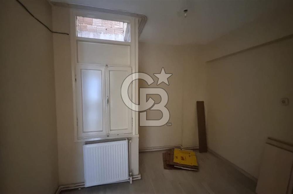 Eskiizmir Caddesi üzerinde pazaryerine yakın kiralık 4+1 daire
