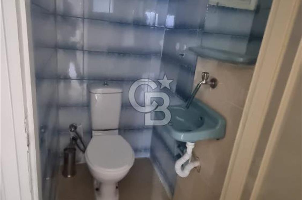 Eskiizmir Caddesi üzerinde pazaryerine yakın kiralık 4+1 daire