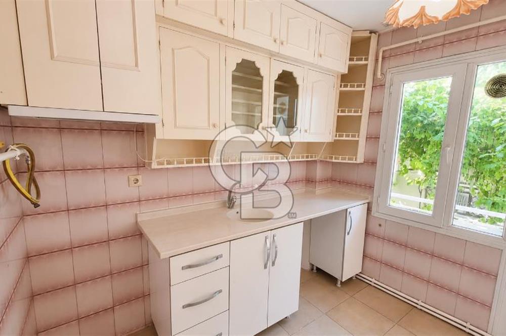 Eskiizmir Caddesi üzerinde pazaryerine yakın kiralık 4+1 daire