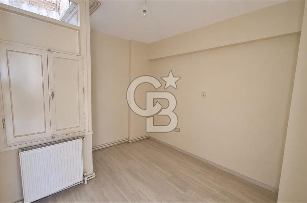 Eskiizmir Caddesi üzerinde pazaryerine yakın kiralık 4+1 daire