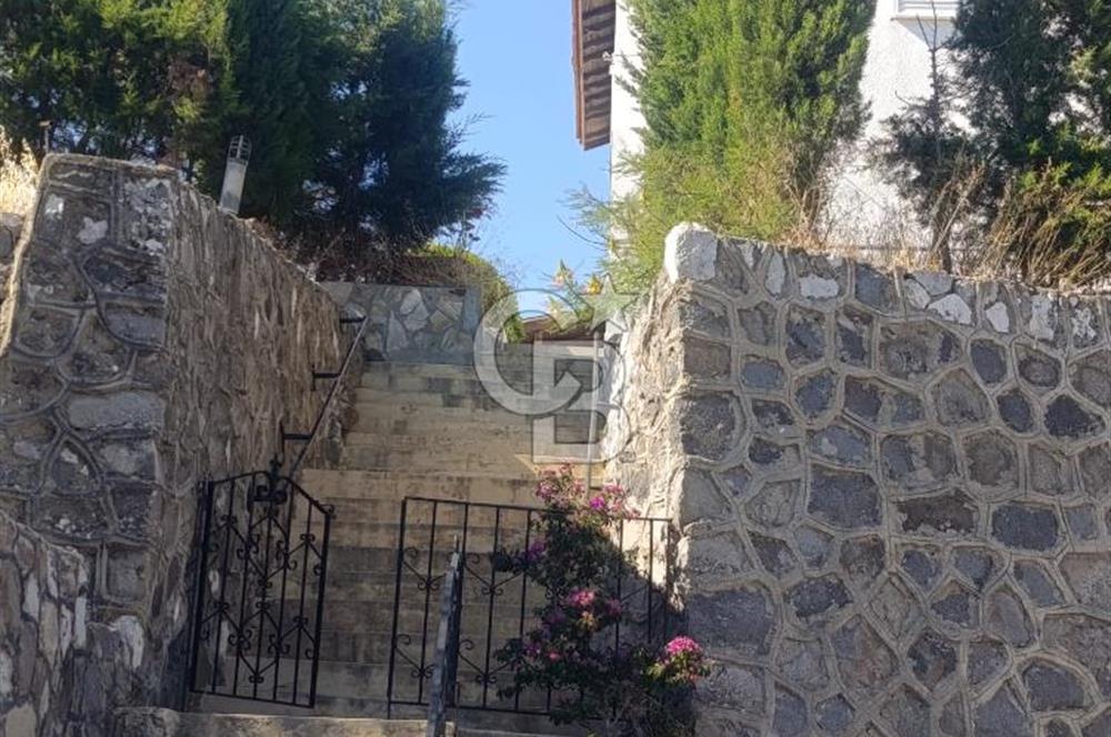 Çeşme Germiyan 'da Panoramik Deniz Manzaralı Satılık Dubleks