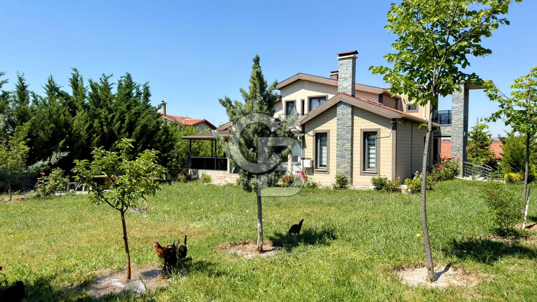 BAHÇELİEVLER MÜSTAKİL 1500 M2 ARSA PAYINA SAHİP 5+1 VİLLA