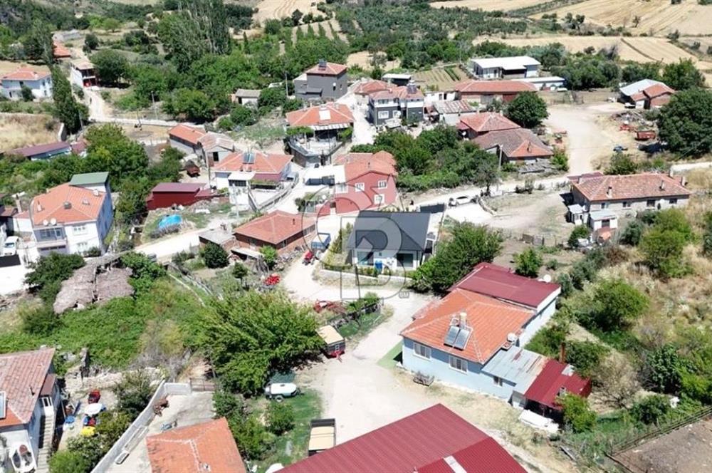 ÇANAKKALE KIZILKEÇİLİ KÖYÜNDE SATILIK BAHÇELİ KARGİR EV