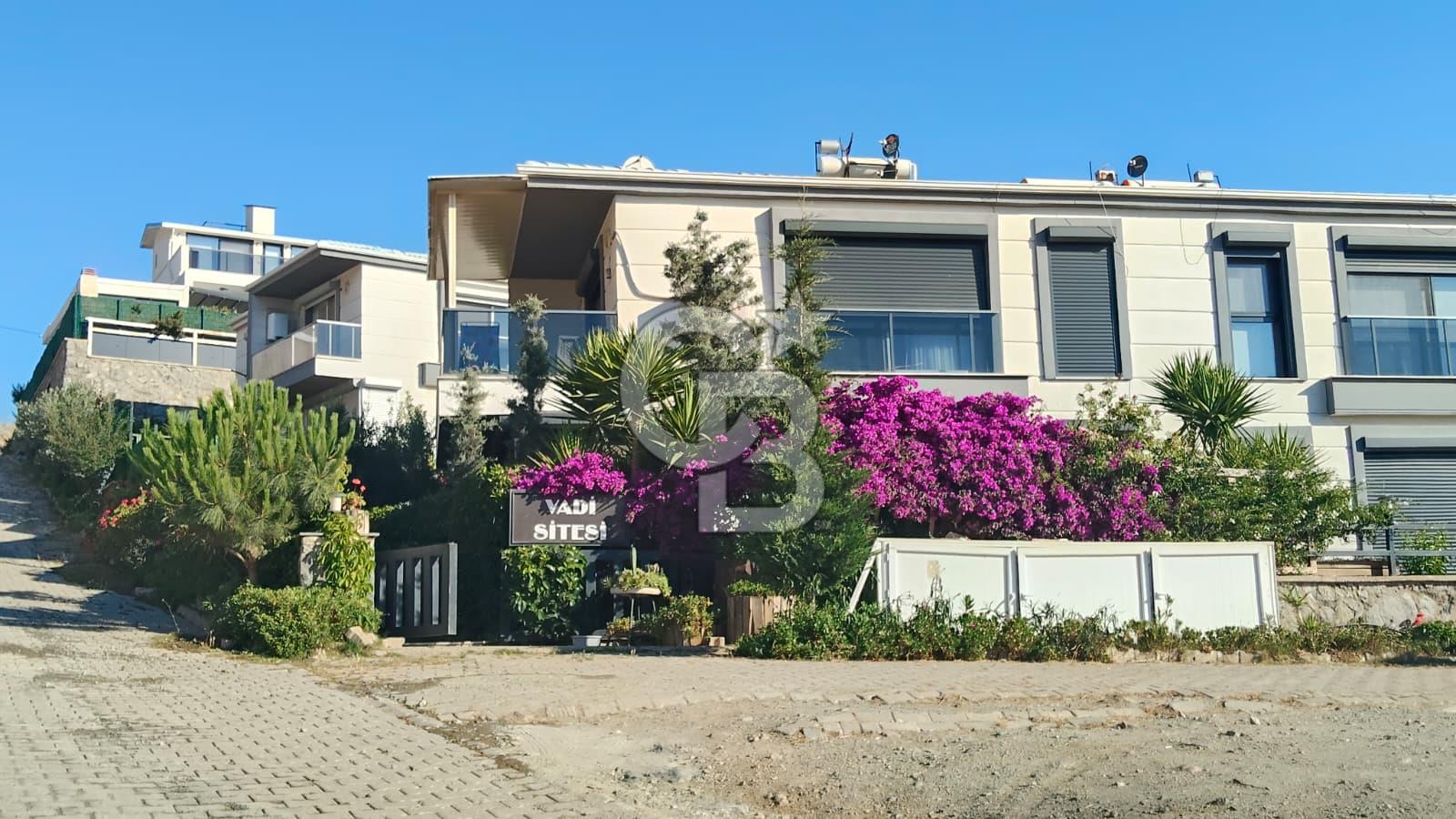 SEFERİHİSAR VADİ SİTESİNDE 2+1 DENİZ MANZARALI SATILIK DAİRE
