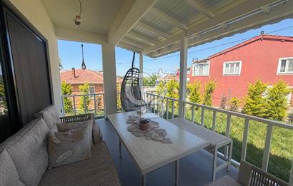 ÇANAKKALE KIZILKEÇİLİ KÖYÜNDE SATILIK BAHÇELİ KARGİR EV