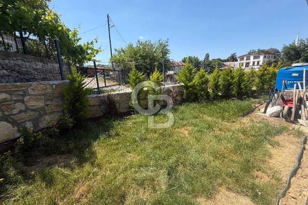 ÇANAKKALE KIZILKEÇİLİ KÖYÜNDE SATILIK BAHÇELİ KARGİR EV