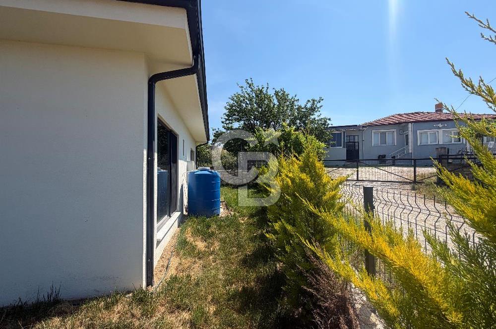 ÇANAKKALE KIZILKEÇİLİ KÖYÜNDE SATILIK BAHÇELİ KARGİR EV