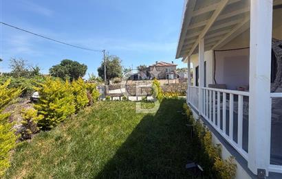 ÇANAKKALE KIZILKEÇİLİ KÖYÜNDE SATILIK BAHÇELİ KARGİR EV