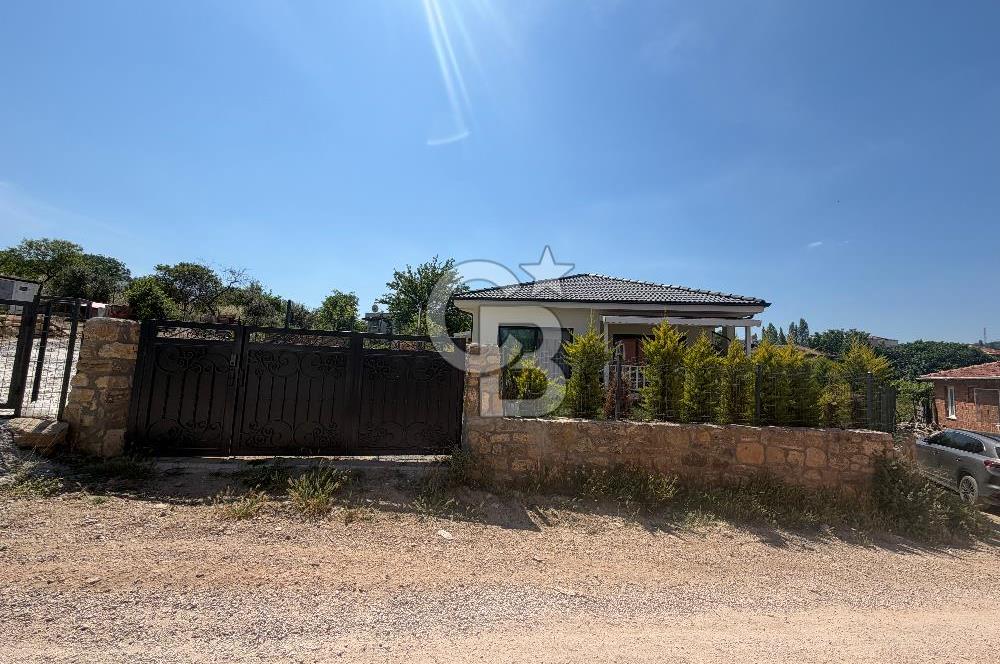 ÇANAKKALE KIZILKEÇİLİ KÖYÜNDE SATILIK BAHÇELİ KARGİR EV