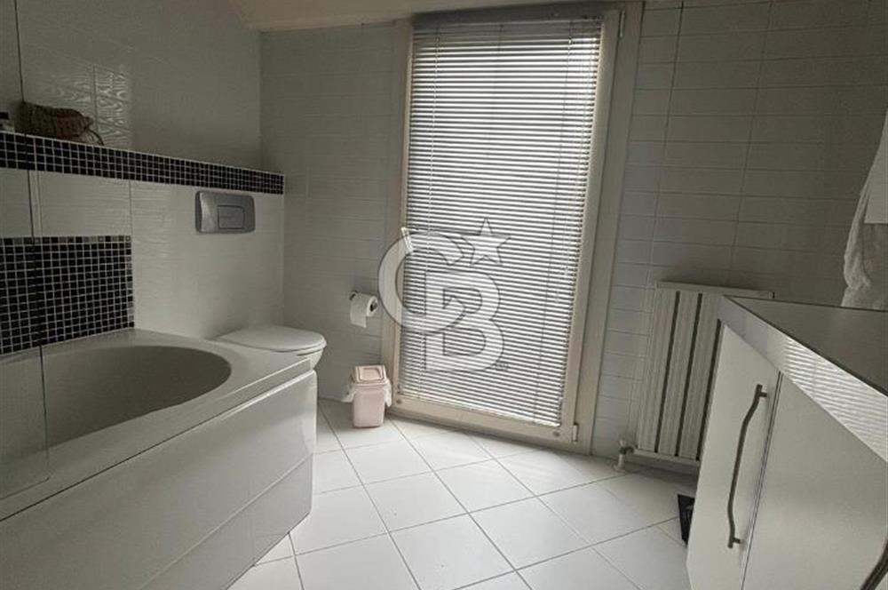 Aytek sitesinde Kiralık 4+1 çatı Dubleksi