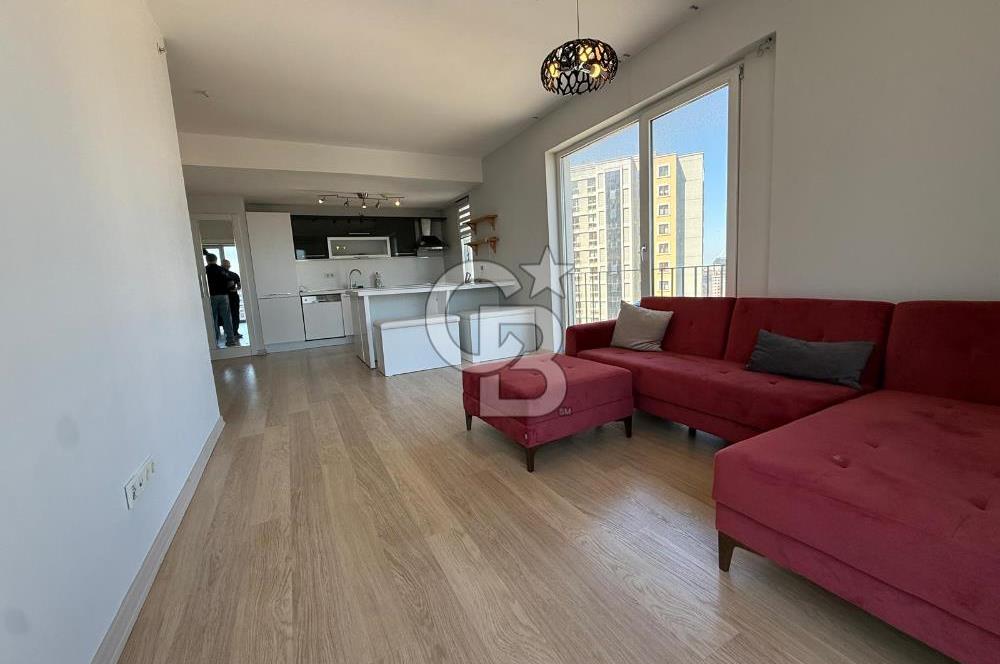 Şerifali Sarissa Sitesi'nde Geniş, Eşyalı 1+1 Kiralık Daire