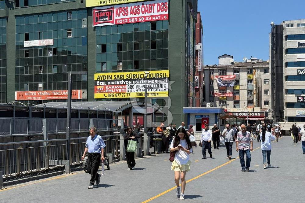 Şirinevler Meydan İş Merkezi'nde Temiz, Kiralık Büro Ofis