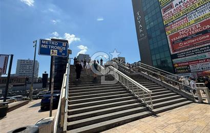 Şirinevler Meydan İş Merkezi'nde Temiz, Kiralık Büro Ofis