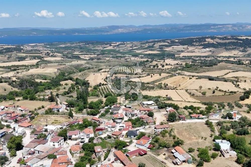ÇANAKKALE KIZILKEÇİLİ KÖYÜNDE SATILIK BAHÇELİ KARGİR EV