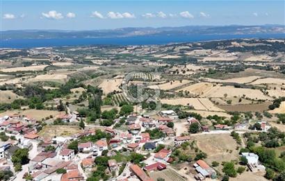 ÇANAKKALE KIZILKEÇİLİ KÖYÜNDE SATILIK BAHÇELİ KARGİR EV