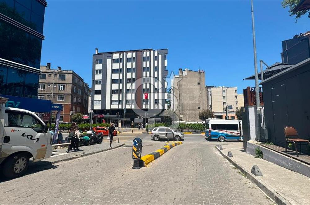 MEYDANDA SATILIK PRESTİJLİ TİCARİ MÜLK
