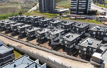 ALACAATLI MAH. SAKA VİLLA SİTESİNDE SATILIK 6+2 VİLLA
