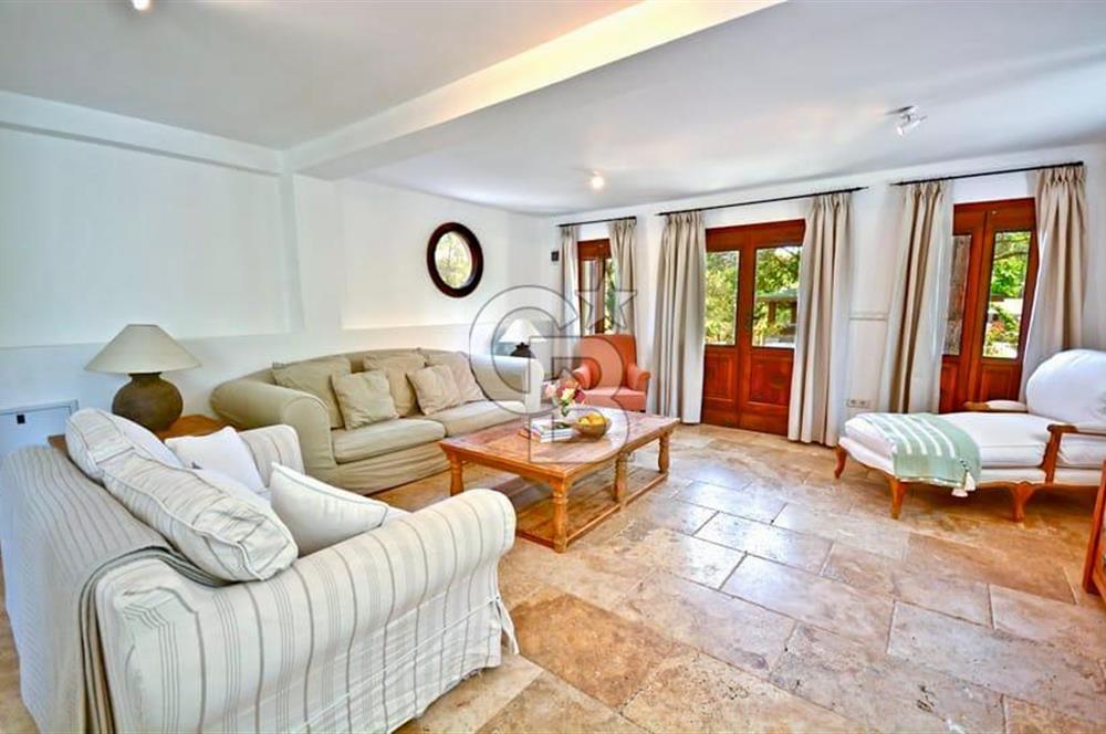 BODRUM DEREKÖY' de MÜSTAKİL HAVUZLU MÜŞTEMİLATLI ÇİFTLİK EVİ