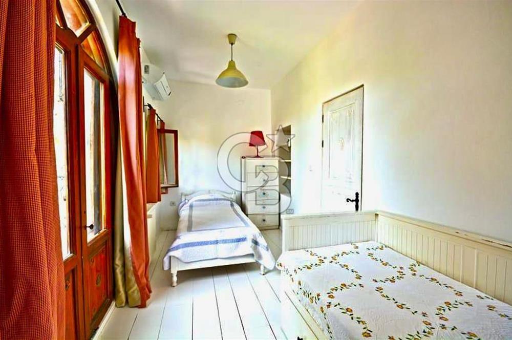 BODRUM DEREKÖY' de MÜSTAKİL HAVUZLU MÜŞTEMİLATLI ÇİFTLİK EVİ