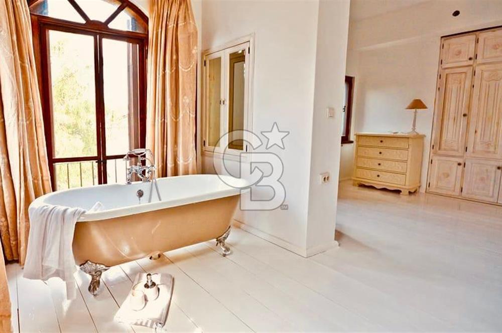 BODRUM DEREKÖY' de MÜSTAKİL HAVUZLU MÜŞTEMİLATLI ÇİFTLİK EVİ