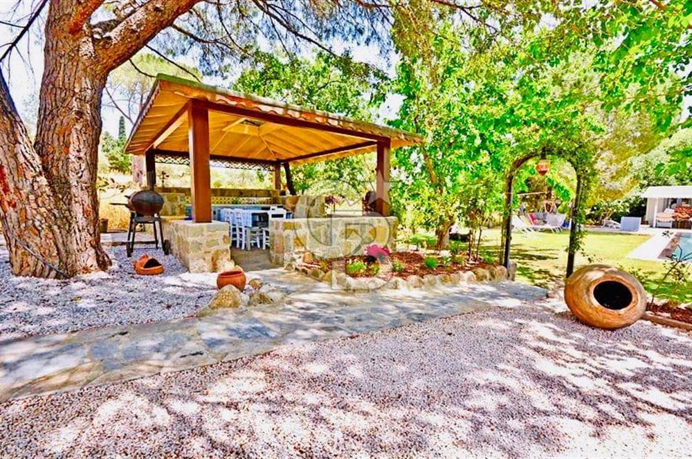 BODRUM DEREKÖY' de MÜSTAKİL HAVUZLU MÜŞTEMİLATLI ÇİFTLİK EVİ