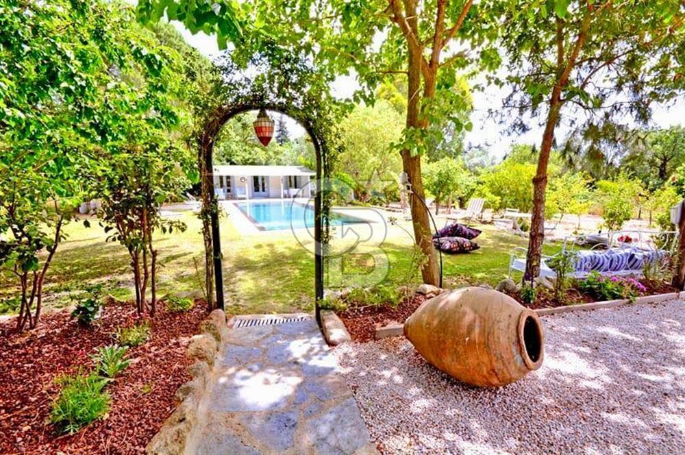 BODRUM DEREKÖY' de MÜSTAKİL HAVUZLU MÜŞTEMİLATLI ÇİFTLİK EVİ