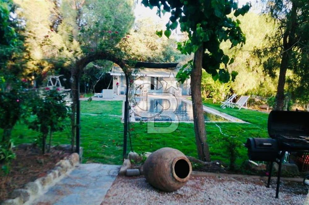 BODRUM DEREKÖY' de MÜSTAKİL HAVUZLU MÜŞTEMİLATLI ÇİFTLİK EVİ