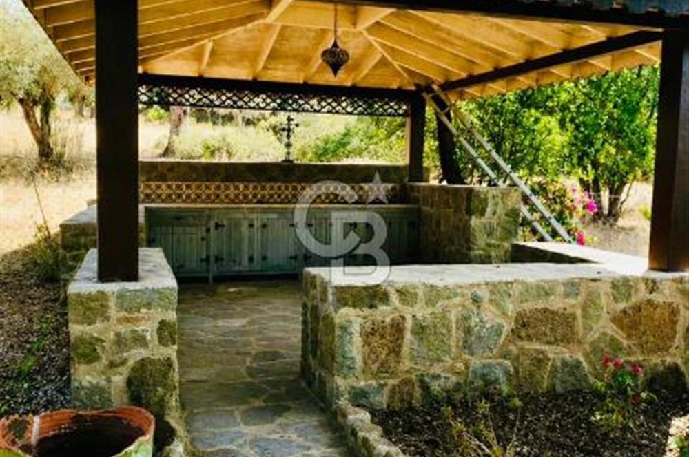 BODRUM DEREKÖY' de MÜSTAKİL HAVUZLU MÜŞTEMİLATLI ÇİFTLİK EVİ