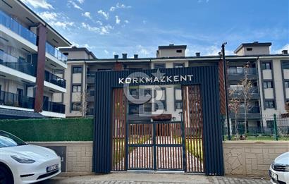Seferihisar Camikebir'de Havuzlu Sitede Fırsat Satılık 2+1 Daire