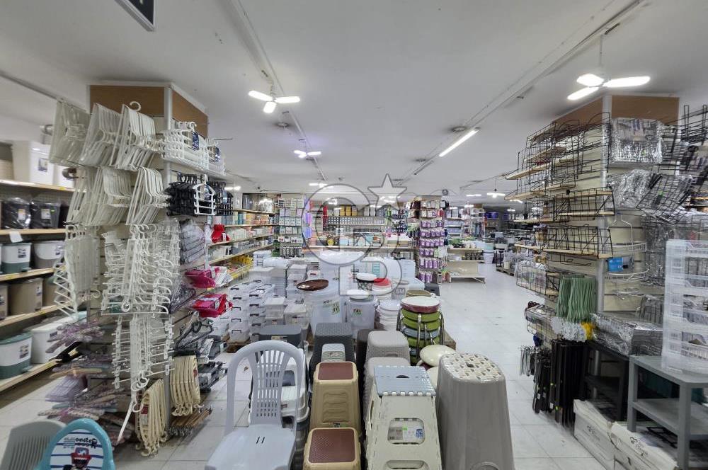 ATAŞEHİR KAYIŞDAĞI AKYAZI CADDESİ'NDE KAT MÜLKİYETLİ SATILIK  950 m² GENİŞ TİCARİ DÜKKAN