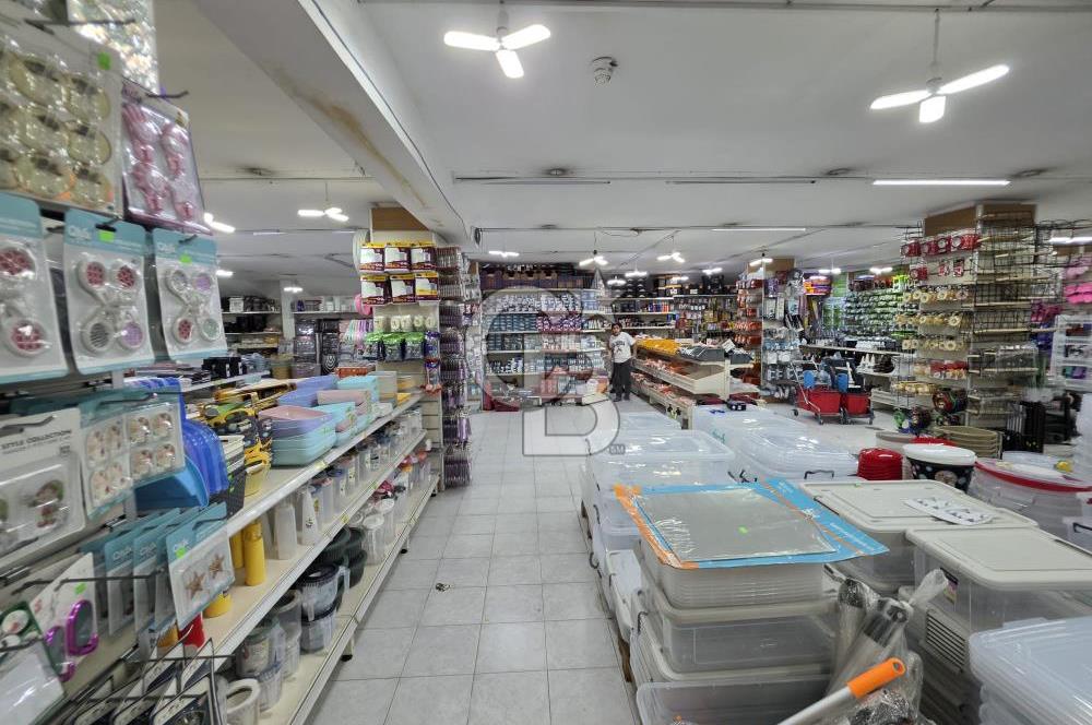 ATAŞEHİR KAYIŞDAĞI AKYAZI CADDESİ'NDE KAT MÜLKİYETLİ SATILIK  950 m² GENİŞ TİCARİ DÜKKAN