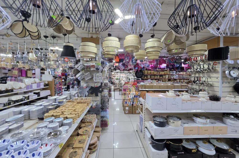 ATAŞEHİR KAYIŞDAĞI AKYAZI CADDESİ'NDE KAT MÜLKİYETLİ SATILIK  950 m² GENİŞ TİCARİ DÜKKAN