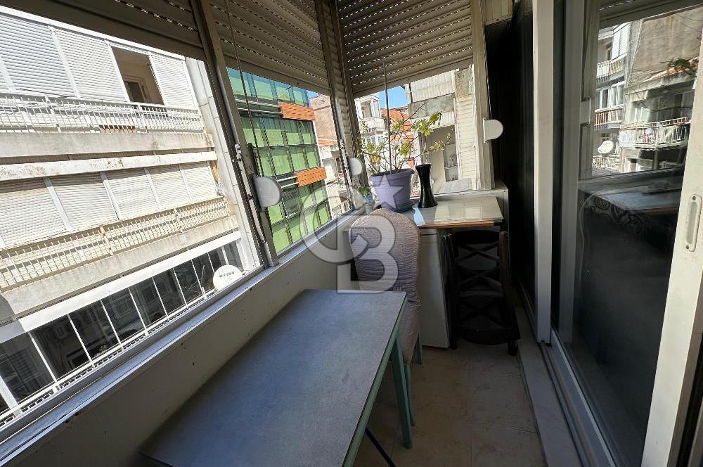 Karşıyaka Çarşıda Full Tadilatlı 2+1 | Çift Cephe, 2 Balkon