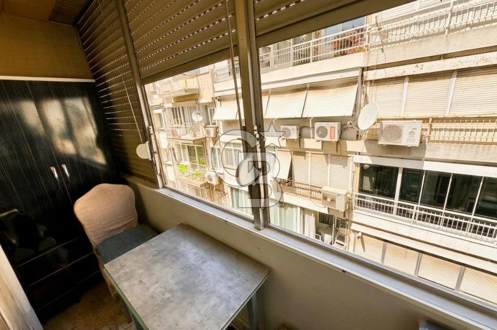Karşıyaka Çarşıda Full Tadilatlı 2+1 | Çift Cephe, 2 Balkon