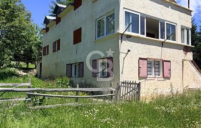 ÇAMBAŞI YAYLASINDA SATILIK MÜSTAKİL EV VE ARSASI 